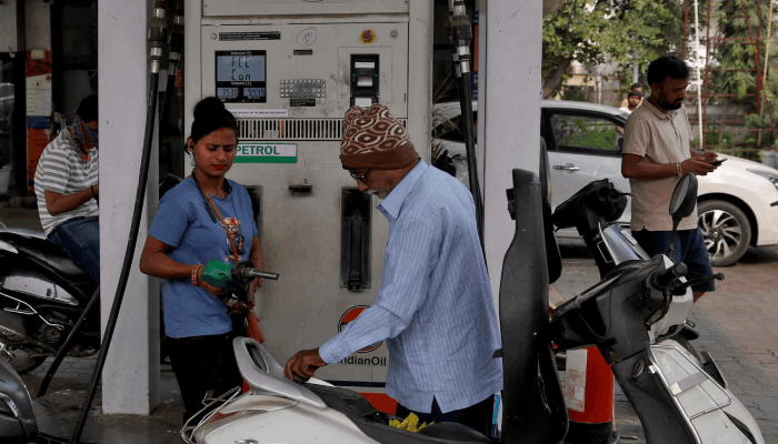 அதிரடியாக உயர்ந்தது எரிபொருள் விலை – டெல்லியில் ரூ.100-ஐ நெருங்கும் பெட்ரோல்