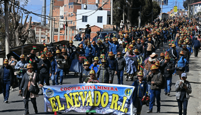 பொலிவியாவில் ஆட்சி கவிழும் அபாயம்