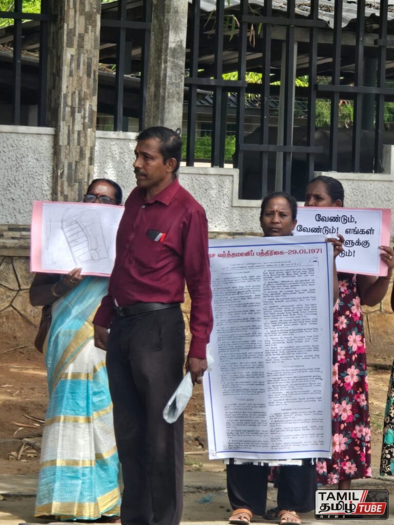 கிழக்குப் பல்கலைக்கழகத்தின் ஊடாக 36 ஆண்டுகளாக மூடப்பட்டுள்ள பொதுமக்களின் பாரம்பரிய வழியைத் திறந்திடக் கோரி, கொம்மாதுறை மக்கள் இன்று அமைதியான சத்தியாக்கிரக மற்றும் கண்டன ஆர்ப்பாட்டத்தில் ஈடுபட்டனர்.