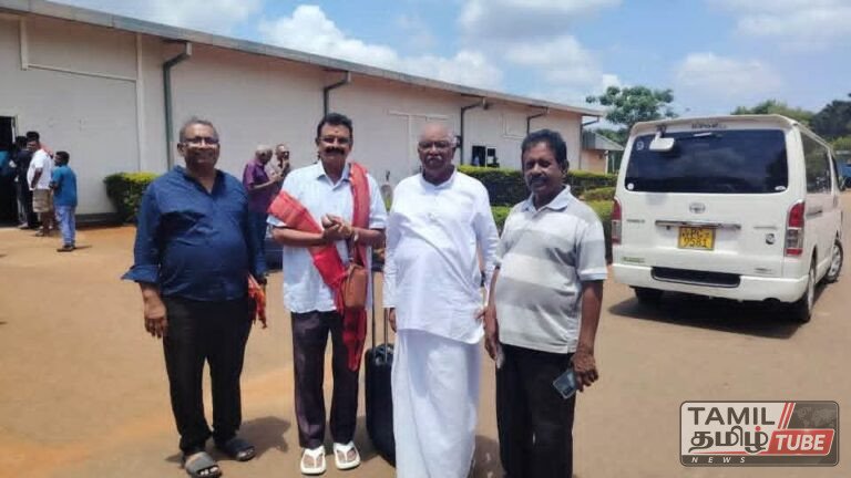 தமிழகத்தின் பிரபல பேச்சாளர் சிவகுமார் சற்றுமுன் யாழ்ப்பாணம் சர்வதேச விமான நிலையம் ஊடாக யாழ் வருகை!